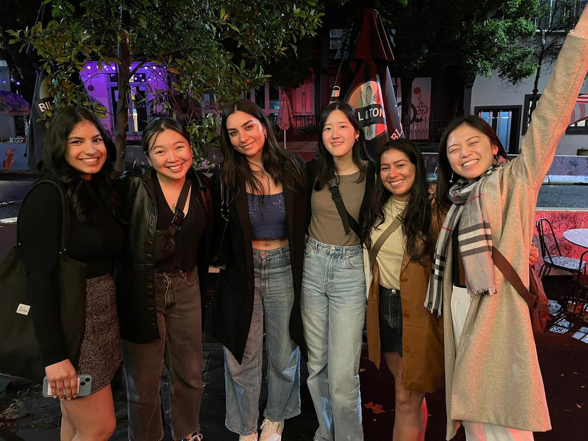Sydney #QEScholars assembled last night 🎊