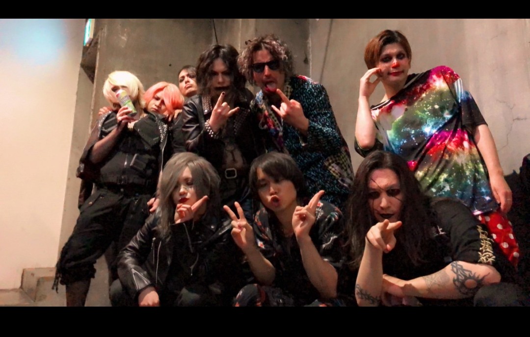 akira_chegoya's tweet photo. やっと帰宅してお風呂に入って余韻に浸ってます!
おデビもドーパもめっちゃ楽しくブチ上がれたLIVEでした🔥
いつも仲良くしてくれる仲間と、初めましてできた仲間と、LIVEを楽しんでるメンバーとファンでアツい時間を過ごせたのが嬉しかった!
ありがとうございます❣️
#Ailiph Doepa
#DEVILOOF https://t.co/NoBRdCNYSX