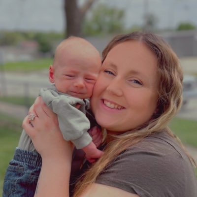 muhryeuhk's tweet photo. We don’t have hardly any photos together since the day he was born so had to have a photoshoot since i actually put myself together 💗#NewProfilePic https://t.co/5EEQqPhghH