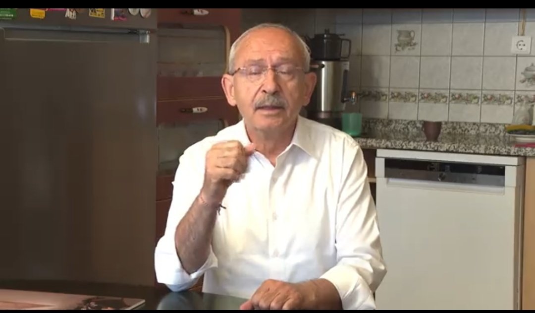 GenclikMuhalif's tweet photo. CHP'nin Atatürkçü çizgisini bitirdi.

Bedavadan 38 milletvekili verdi.

O partilerle değil, Zafer Partisi ve Memleket Partisi ile ittifak yapsaydı +%3 oyu vardı. https://t.co/OFrmDHxIxC
