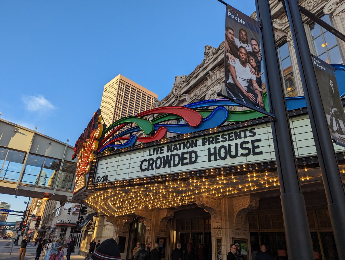 Tonight's entertainment
#CrowdedHouse