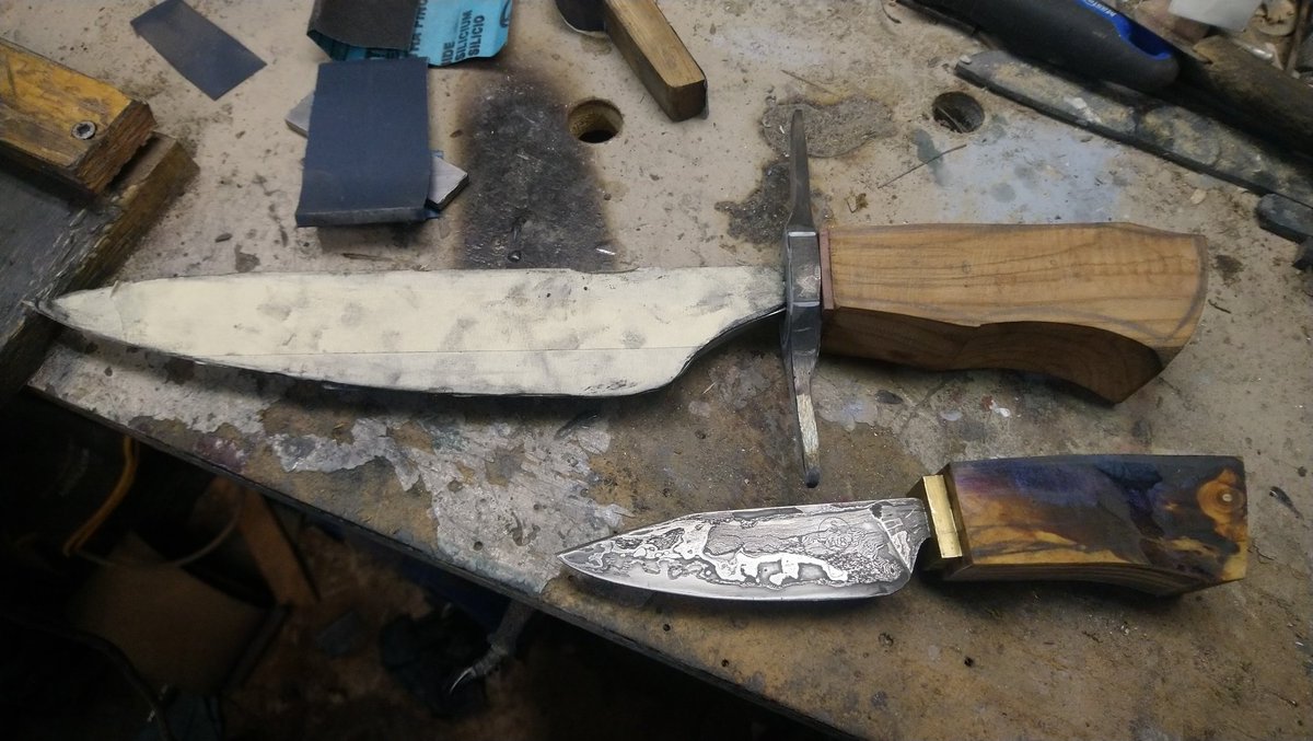 ta2edfreak's tweet photo. Handsanding complete, time for handle work. Wrought iron, red linen micarta and cherry. Brass and cast mammoth tusk https://t.co/A2nXmH1kGb