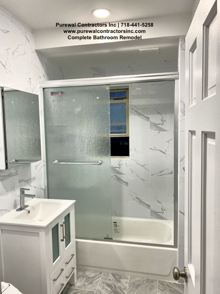 White x Gray Tiles 

#bathroomdesign #bathroomremodeling #white #gray #nyc #construction #homeimprovement #brooklynnyc #bronxnyc