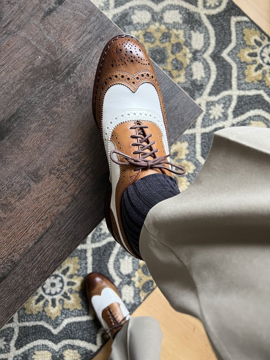 WingtipTom's tweet image. I went downtown for brunch with a few friends, and decided to dress up a bit.