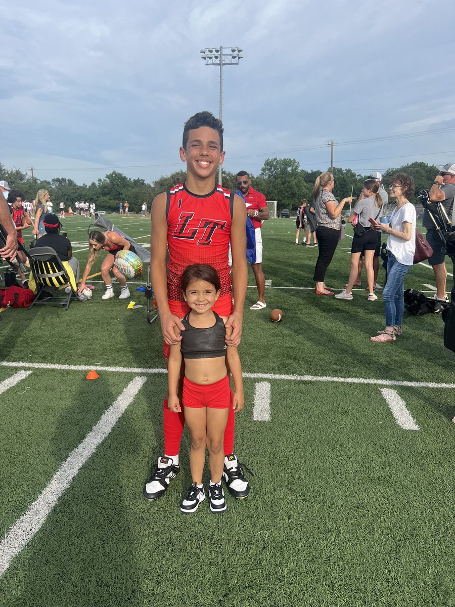 TheRealTDGold's tweet photo. Me and sis twinned it up today! #Pressy 💛🔴⚫️ https://t.co/w83UgeoS9p