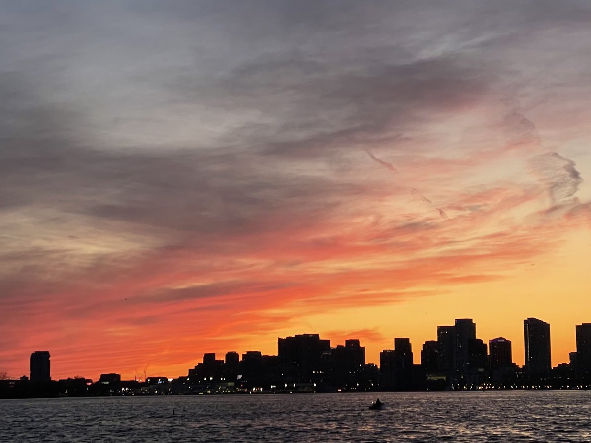 FullStopPR's tweet image. #Toronto #Citytv  Toronto sunset right now.