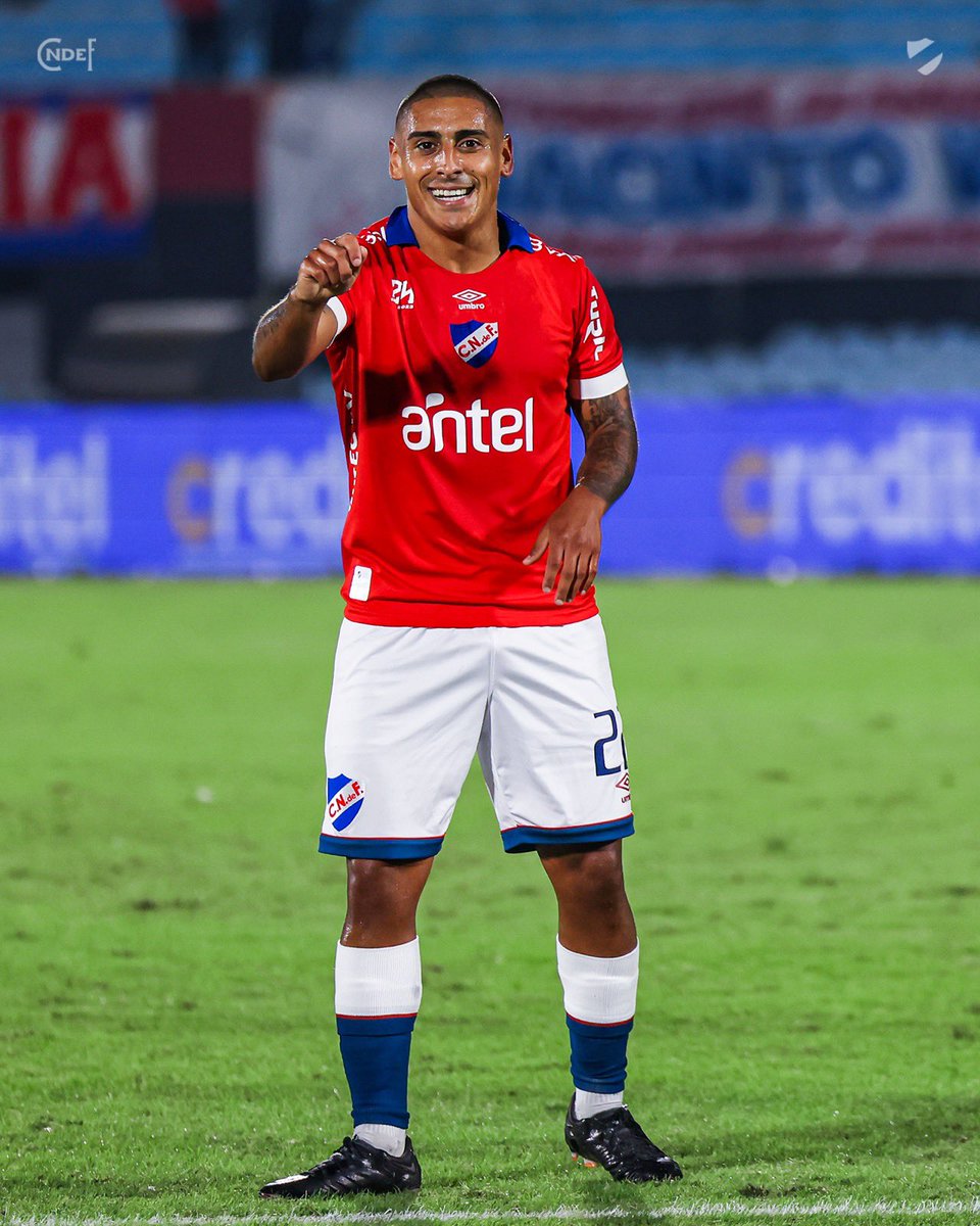 Nacional's tweet photo. La magia 🪄⚽️ de cada partido 🍬 

#ElClubGigante 🔵⚪️🔴 https://t.co/c3BXn8Gp7m