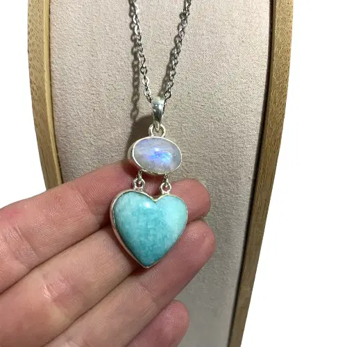 InnovativeCrys1's tweet photo. This gorgeous Amazonite Pendant features a flashy moonstone cabochon 💙🤍

Both are set in sterling silver and include a stainless steel chain in sizes of 40cm, 45cm, 50cm, or 55cm in length.

#crystalsonline #crystalshopping #crystalhealing #crystaljewellery #amazonite https://t.co/v0SaaIYZAP