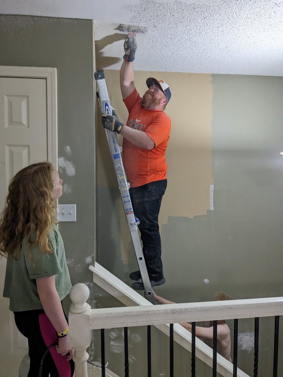 themelvins's tweet image. This feels like a safety violation. 
Reason #1,285 why we aren't DIY people. 
#NewToUsHouse
#ItsAMess