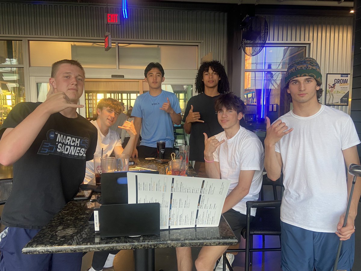 bubbapalacol's tweet photo. @NPInvitational 17U Champions
Had 22 @WilliamsSylas had 28 In the Ship game v @SelectHoopsUSA
6 games in 2 days
Congrats to @jfloyd_12 on his offer @ArgosMBB.
Great weekend @MaxMayo2 @Jaxon_Dubiel @QuinnSwanson16 @D1Elite_Hoops
#undersized #underdog #undenied https://t.co/vyfZCD7Xm4