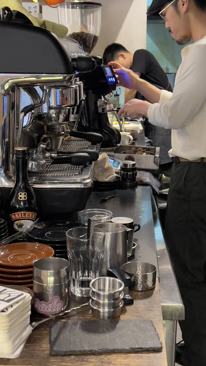 A shop in @Macau never changes its blend for ten years, using <a href="/LaCimbali/">Norberto LaCimbali</a> Mseries at 9bar no PI to make shots and bases in its drink menu. It is the logic of a business to run in commercial 

Tasting across five baskets, flavor, texture, and layout were never discovered before
