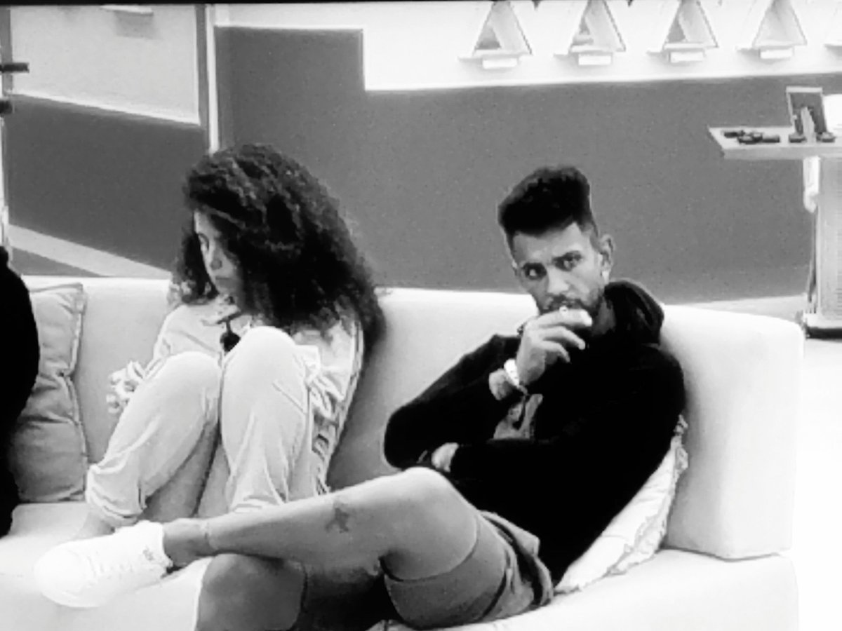 elivretek's tweet photo. Aquilo que temos para muitos é para casar e ter filhos para mim não ...by @SaraSistelo. Vamos a votos jogo ou muita #cor? #OTrianguloTvi #sondagem #peloamor https://t.co/ond7hStnlm