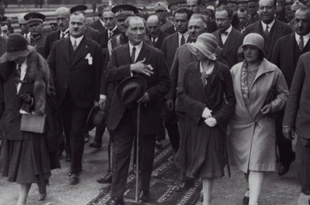 ''Umutsuz durumlar yoktur. Umutsuz insanlar vardır. Ben hiçbir zaman umudumu yitirmedim.'' 

(Mustafa Kemal Atatürk)