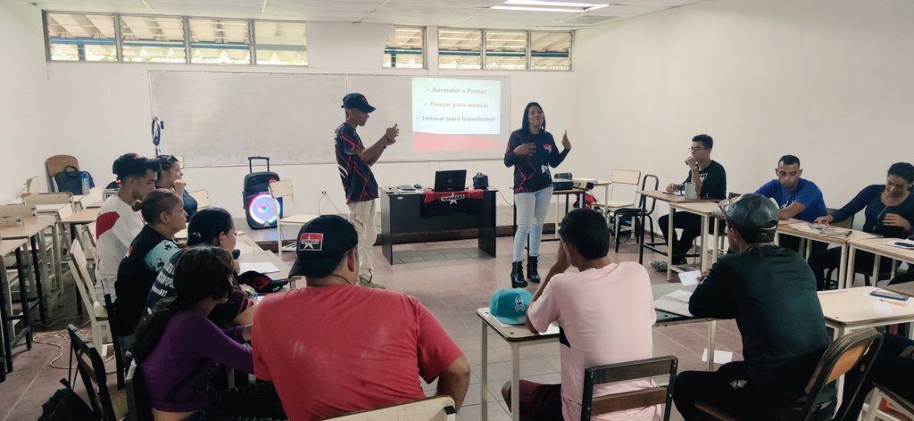 Nuestros cuadros partidarios deben amar a los militantes, como una madre ama a sus hijos. En este caso, amar es educar. No puede existir el amor separado de la educación.

 Preparamos la #ArtilleríaDelPensamientoRebelde con talleres de propaganda

#DíaDeLaMadreEnAmor