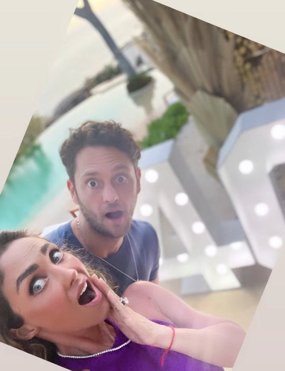 ELES! Anahí e Christopher Uckermann prontos para a festa de aniversário. 💗