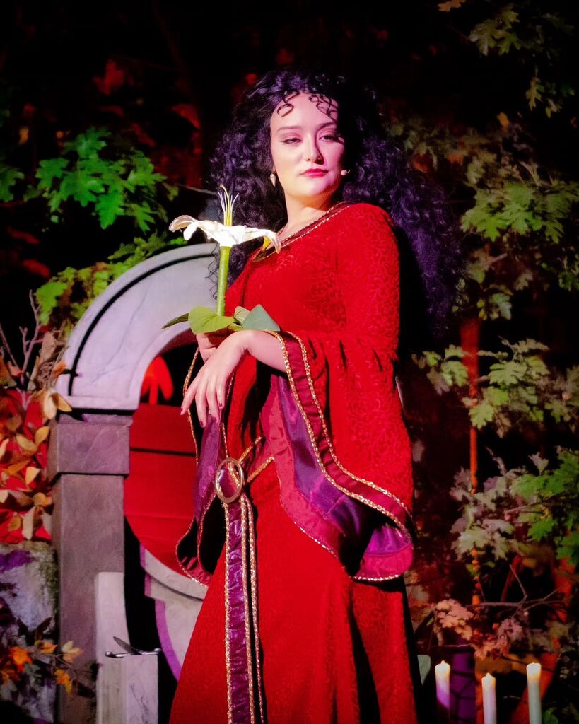 Happy Mother's Day to all of the moms out there! Remember, mother knows best.
.
.
.
#mothersday #mothergothel #tangeled #Disneyland #disneycaliforniaadventure #oogieboogiebash #disneylandresort #disneyparks #disneyvillain #visitanaheim #halloween2022 #di… instagr.am/p/CsPpy2AIoM-/