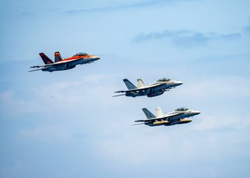 Badbumcy's tweet photo. #USSNimitz conducts flight operations in the #PhilippineSea, part of routine operations in the
@US7thFleet
area of responsibility in support of a #FreeAndOpenIndoPacific. #Readiness 📸: MC2 Caitlin Flynn 📷: MC3 Hannah Kantner https://t.co/D8AlZU03h8