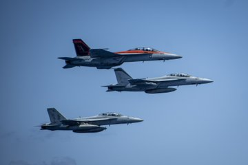 Badbumcy's tweet photo. #USSNimitz conducts flight operations in the #PhilippineSea, part of routine operations in the
@US7thFleet
area of responsibility in support of a #FreeAndOpenIndoPacific. #Readiness 📸: MC2 Caitlin Flynn 📷: MC3 Hannah Kantner https://t.co/D8AlZU03h8