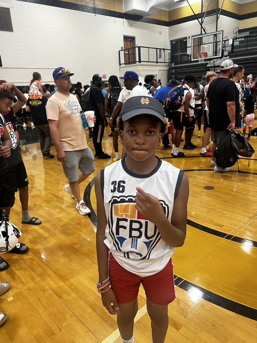 King Holland tweet media