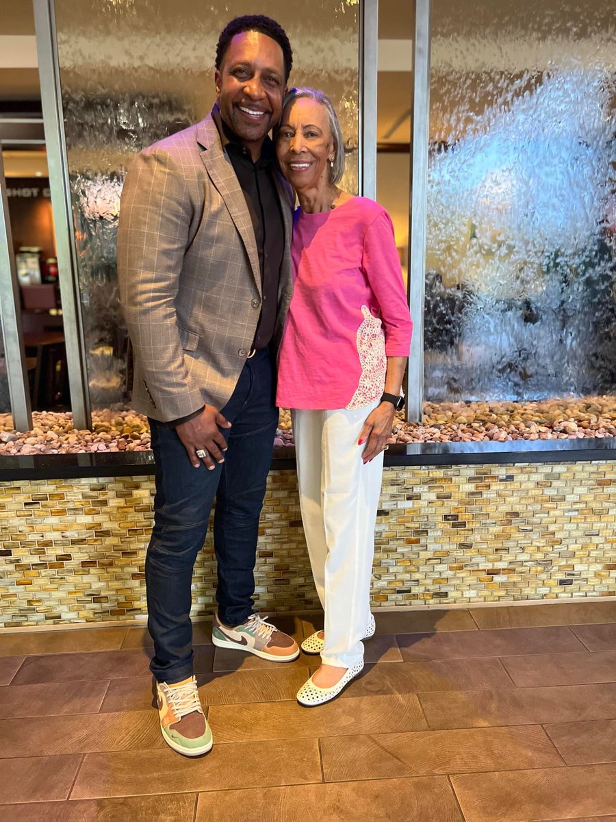 TheRealSelfTalk's tweet photo. Happy Mother’s Day to my first love ♥️ Thank you for loving, teaching, encouraging, and raising me…. I don’t take any of these for granted… not every child is blessed with ALL 4!  #youroneandonly https://t.co/Wi2AJ37AXU