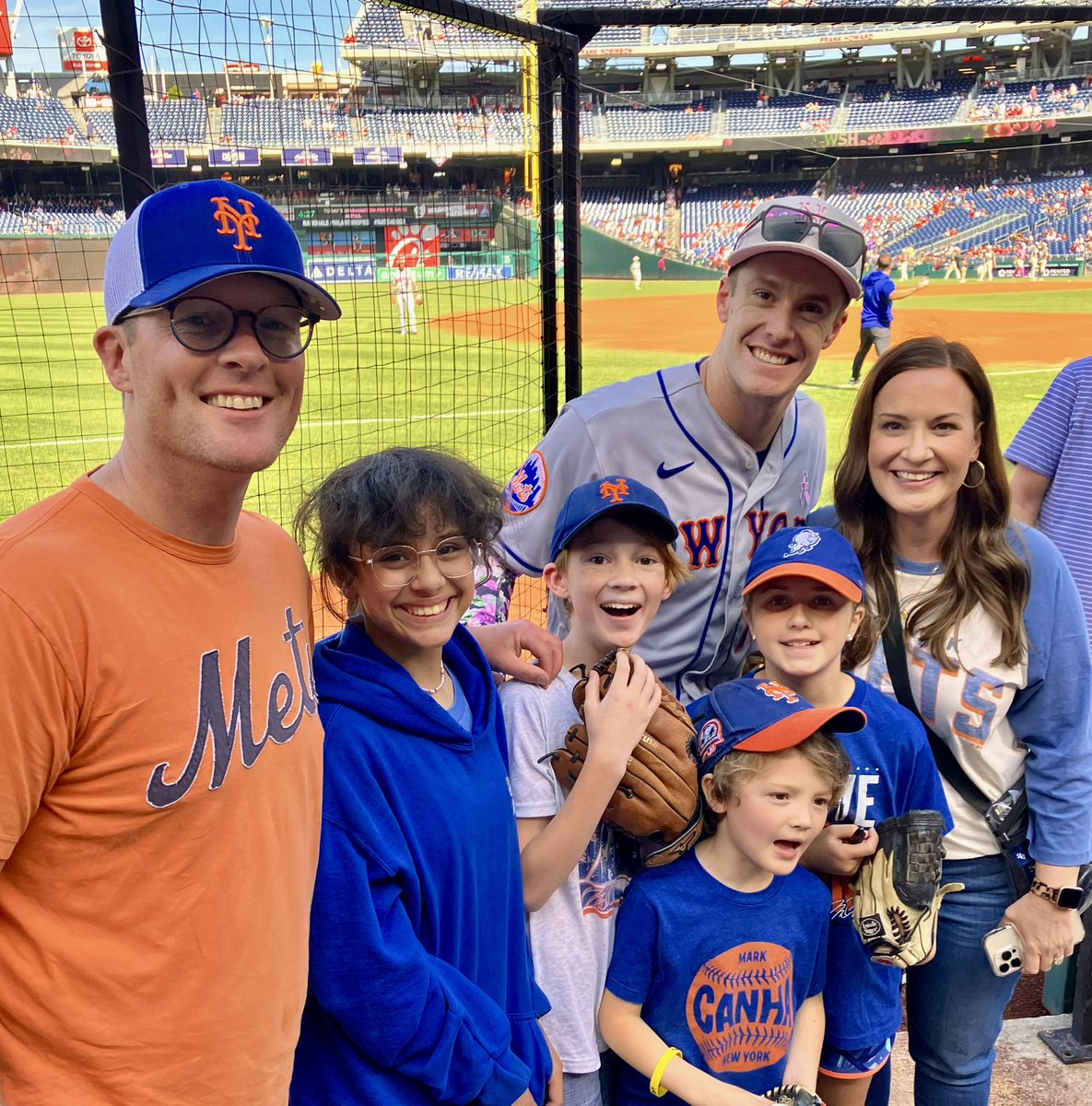 ryanobles's tweet photo. Two things happened today:
1- @outtadapakmark went 3-4 w/ 2 doubles and 2 RBIS en route to an 8-2 @Mets win.
2- He met my kids (thanks to @albamonica), signed a ball and was unbelievably gracious with his biggest fans.
He may have found his good luck charms! #lgm https://t.co/ZnCD2cDDML