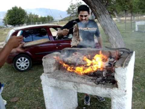 GamezHaroll's tweet photo. Ya me ví el domingo de Asado con @karolg sin saber cocinar y la 🧀🧀🤣🤦🏽‍♀️ #Quemado #LosDeSiempre  🇵🇪🇵🇪❤️🇵🇪 https://t.co/yrC3by1Iq7