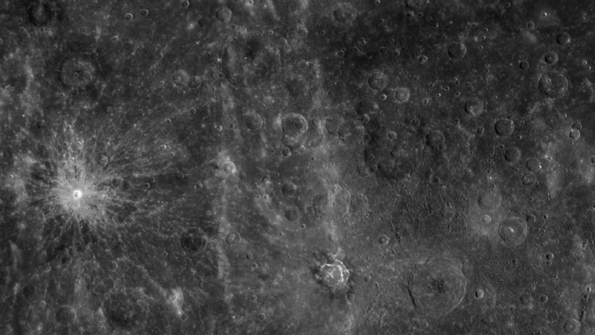 bitsofmercury's tweet photo. Mercury, latitude: 4.8 longitude: 17.4, 677.2 km wide, https://t.co/A7O0GhCFx3 https://t.co/qxWAbpn9Fd