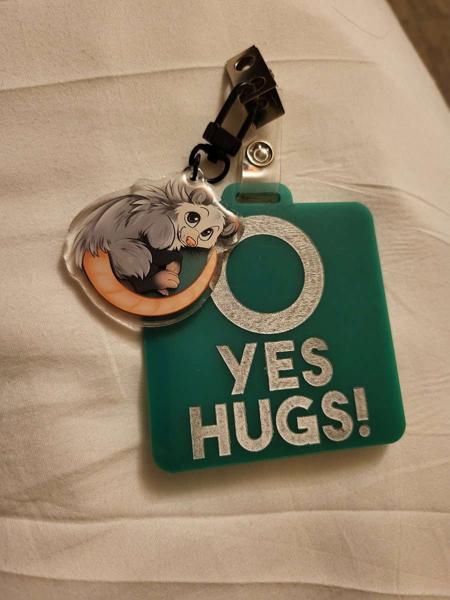 PeachOpossumAD's tweet photo. My two modes at cons 😂 https://t.co/Lg93tMTnVj