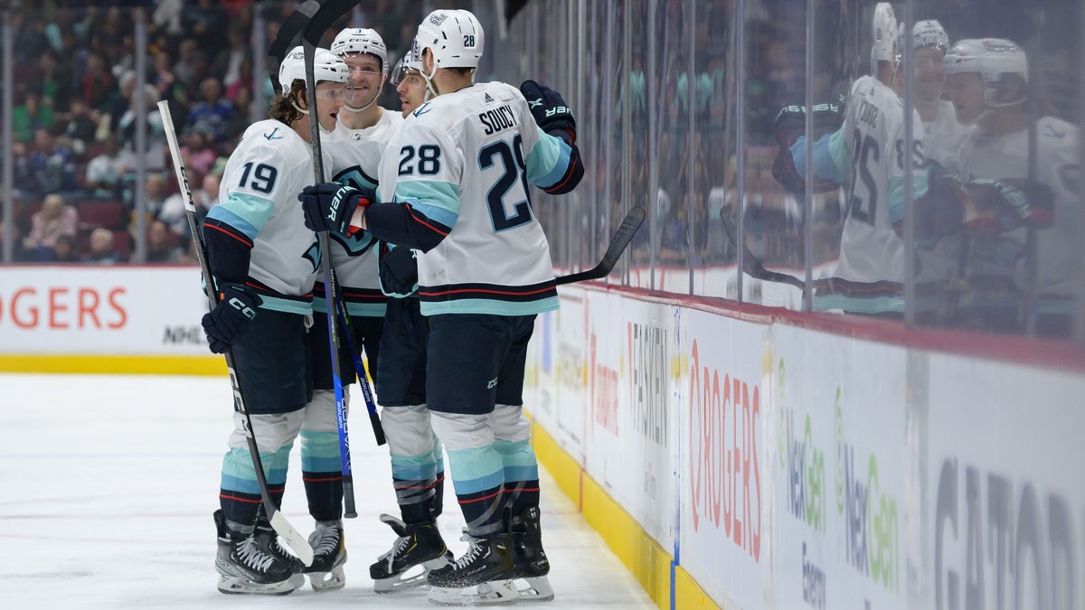 Alaska Airlines tweet media