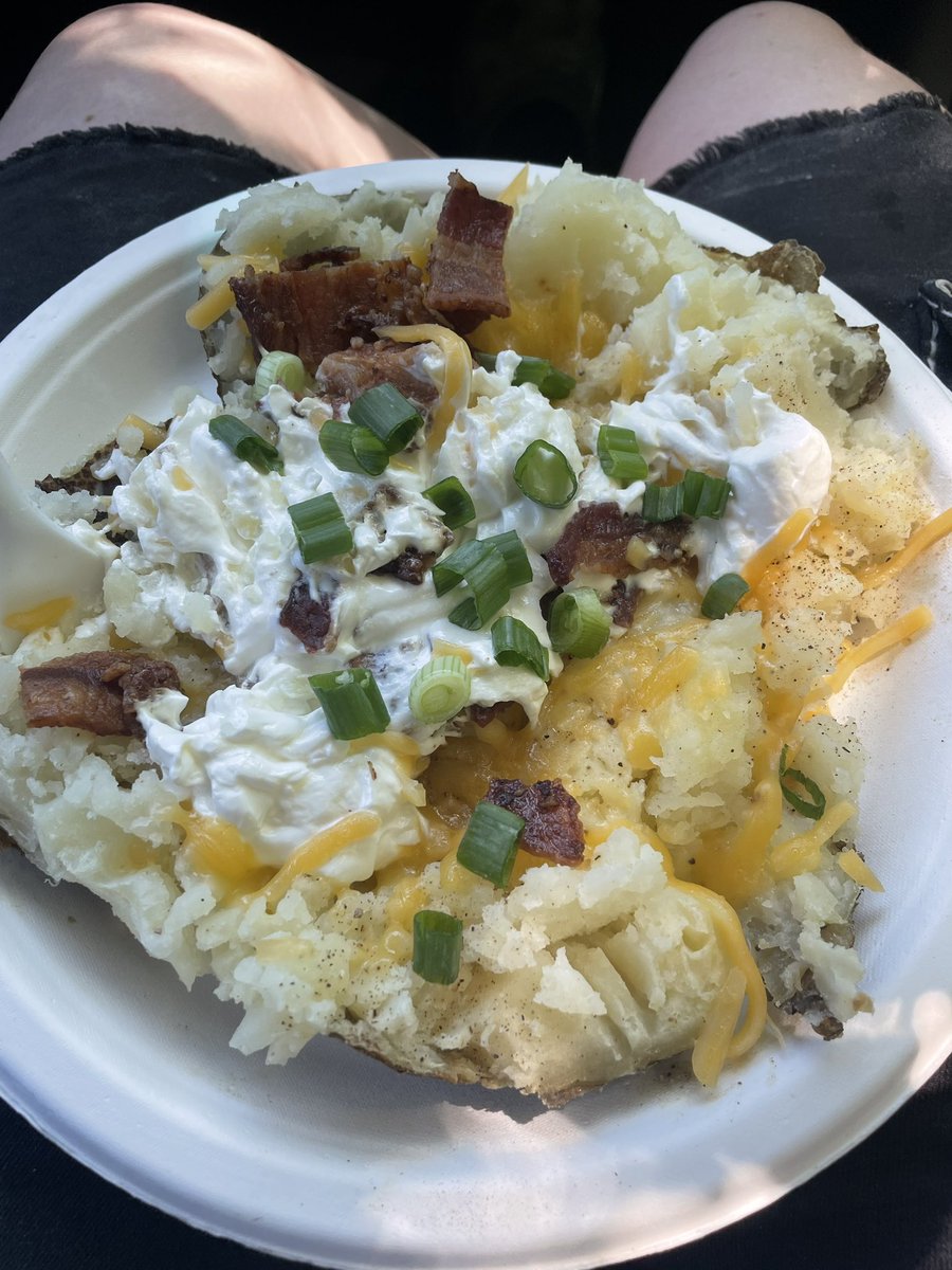 BumblingScum's tweet photo. i ate it in my hot car https://t.co/pXab69550a