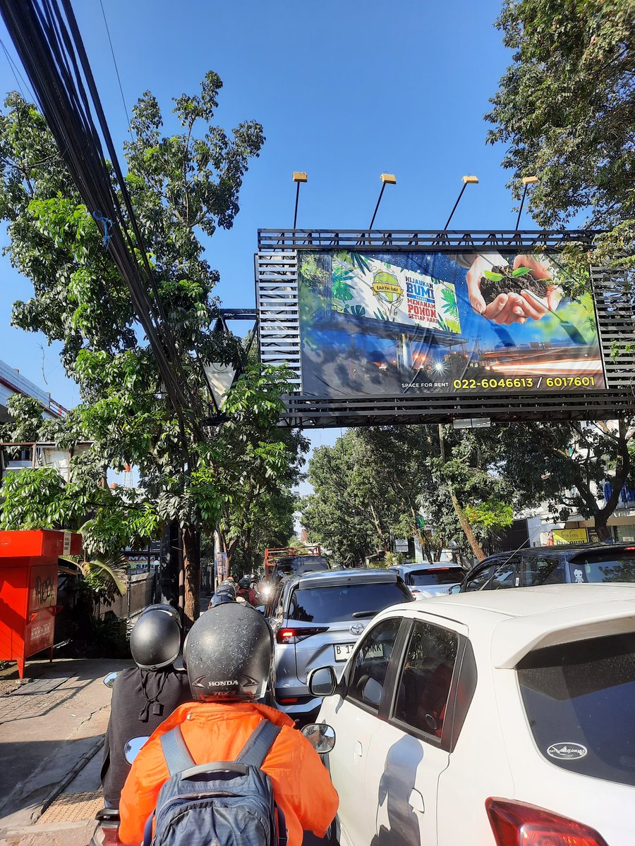 #lalinsonora Pkl 08.36 WIB jl. Surya Sumantri arah GT Pasteur padat, sbaliknya arah Sarijadi ramlan. Cuaca cerah <a href="/rakafm_bandung/">IG : Radio Raka FM Bandung</a> <a href="/sonora_bandung/">Radio Sonora Bandung</a> <a href="/SonoraFM92/">Radio Sonora Jakarta</a>