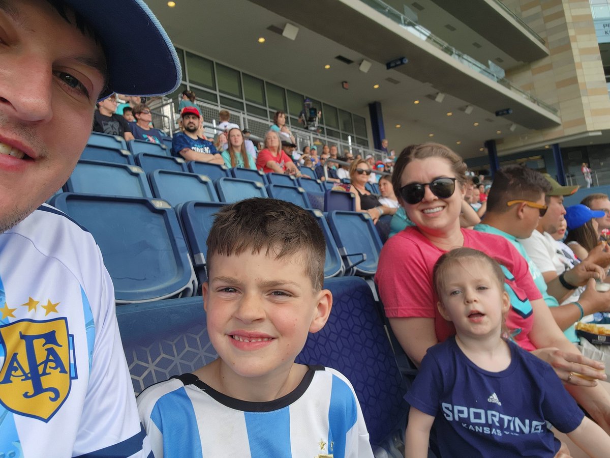 Christopher tweet media