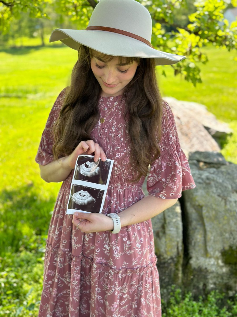 Well……we updated our family photo today for Mothers Day! 😉 God is so good🙏

Happy 1st Mothers Day to my Sweetheart ❤️ #SeayThree