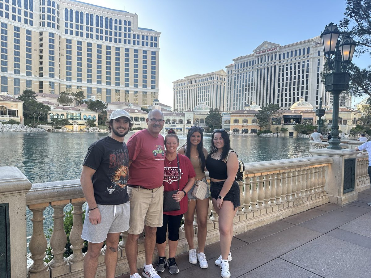 JuliaMarieHole's tweet photo. Happy Mother’s Day! 💜 https://t.co/LN0tjfzIj0