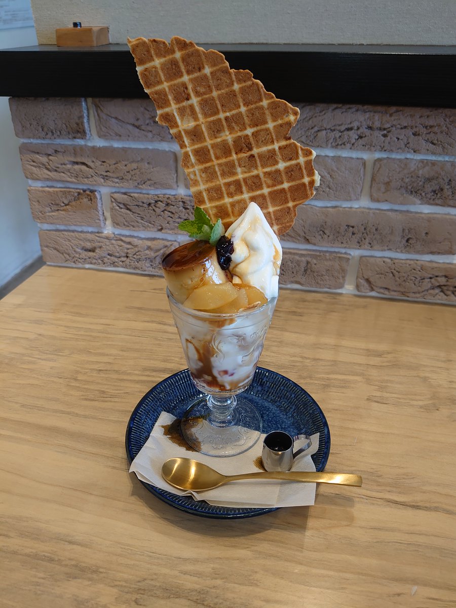 komadoricable's tweet photo. 最近、新メニューが増えた「crosspot」へおじゃましました😊ランチも、食後のスイーツとコーヒ☕️も、とっても美味しかったです😋。低温調理のハンバーグ、プリンパフェもすべて手作り✨ガイド誌担当:Y #crosspot #大淀町ランチ #大淀町カフェ https://t.co/s1KBEY5ONx