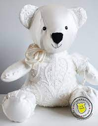 @mumbythesea How very kind of you. 💐 
Just a thought, If you have Grandchildren, you can have teddy bears made up from your wedding dress.
I am doing this for my Grandaughters.