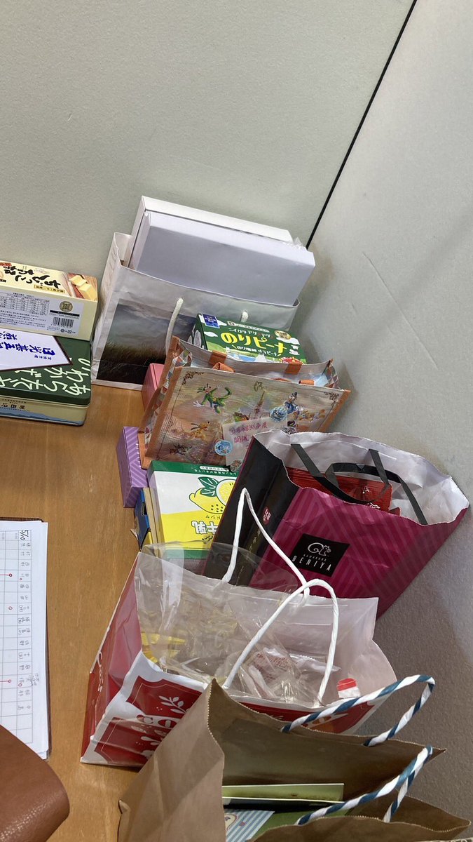 10city_loca's tweet photo. 2週間に渡る映画「図書館戦争」展に約2,000人の方々に来ていただけました。なんとお手紙やお土産を下さった方も！メンバーやご協力下さった情報館職員様と共にありがたく頂きました！またご寄付もありがとうございました。これからのロケの活動に使わせていただきます！
#図書館戦争展 
#図書館戦争 https://t.co/vwkvzDiMAj