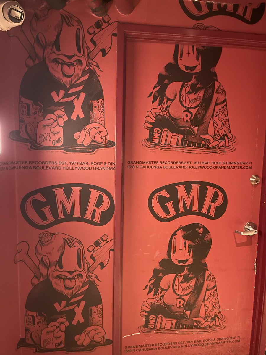This is the wallpaper at Grandmaster Recorders in Hollywood, CA where artists like Kanye, Weezer, Red Hot Chilli Peppers, Nine Inch Nails, &amp; Foo Fighters recorded 💿 🎶 

… what NFT does this remind you of?? 🙊 

(dunno if it was actually done by the same artist)