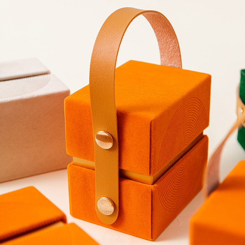 jialanpackage's tweet image. The most popular small square box💥 in the market this year.
It can be used to contain fragrance, perfume and candy.
If you want to customize your personalized square gift box, please DM @jialan_package.

Website: good-package.com
#giftboxfareha #popularboxes #squareboxes