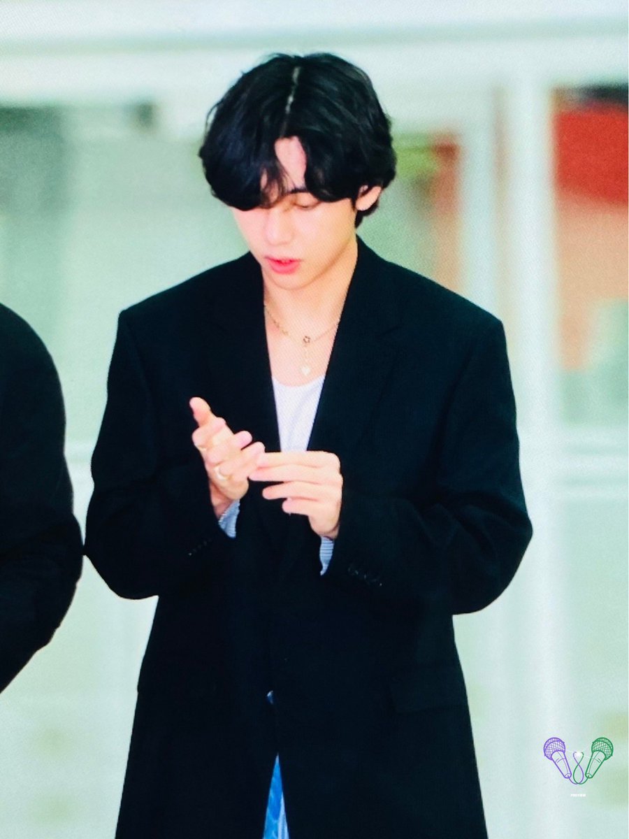 ItTakesTwoKookV's tweet photo. 230515 출국🐯
귀여워…

#TAEHYUNG
#태형 @BTS_twt https://t.co/VKfCFZlgGK
