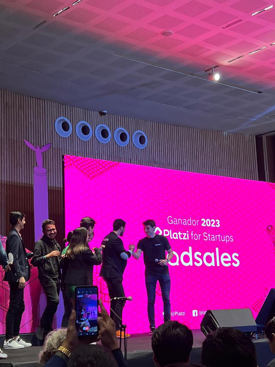 coding_byanna's tweet image. Muy contenta de haber participado en #platziConf 💚 si duda fue una experiencia muy bonita con una gran comunidad! Gracias ✨