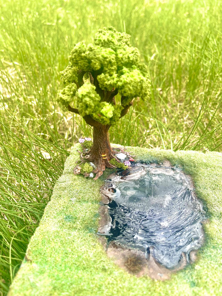 JesseJerdak's tweet photo. This little tree by @CatacombsShop is by day my favorite tree model. I love it so much. https://t.co/9RZFZXNCAF