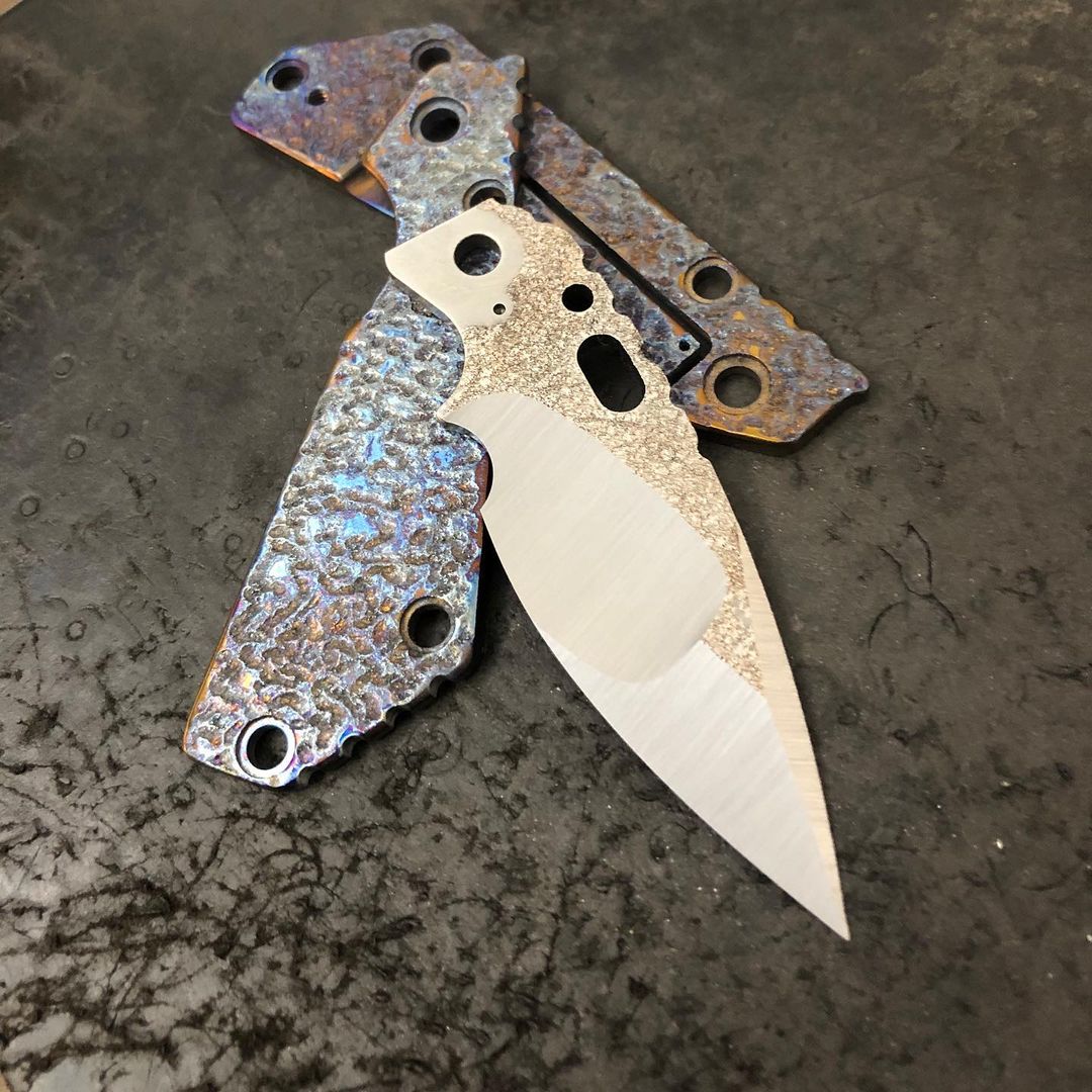 KinvesStri44914's tweet photo. striderknives
Bringing all the textures to @blade_show #mickstridercustom #striderholic #nightmare #sharpaf #striderknives #Texture #MetalArt #Art #tacticool https://t.co/7WxPQbRncf