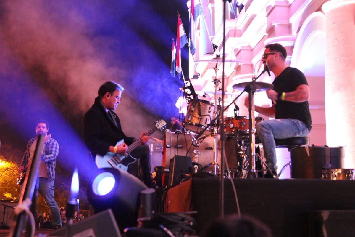 AsuncionMuni's tweet photo. Si los temas de BRIT RANCHERAS te hicieron vibrar 🤩 ni te imaginás lo que viene después, VILLAGRAN BOLAÑOS EN VIVO😱
¿Qué esperás para venir al show del Festival del Cabildo?🤔
#FiestasPatrias
#212Py🇵🇾 https://t.co/vyrPzKXBh0