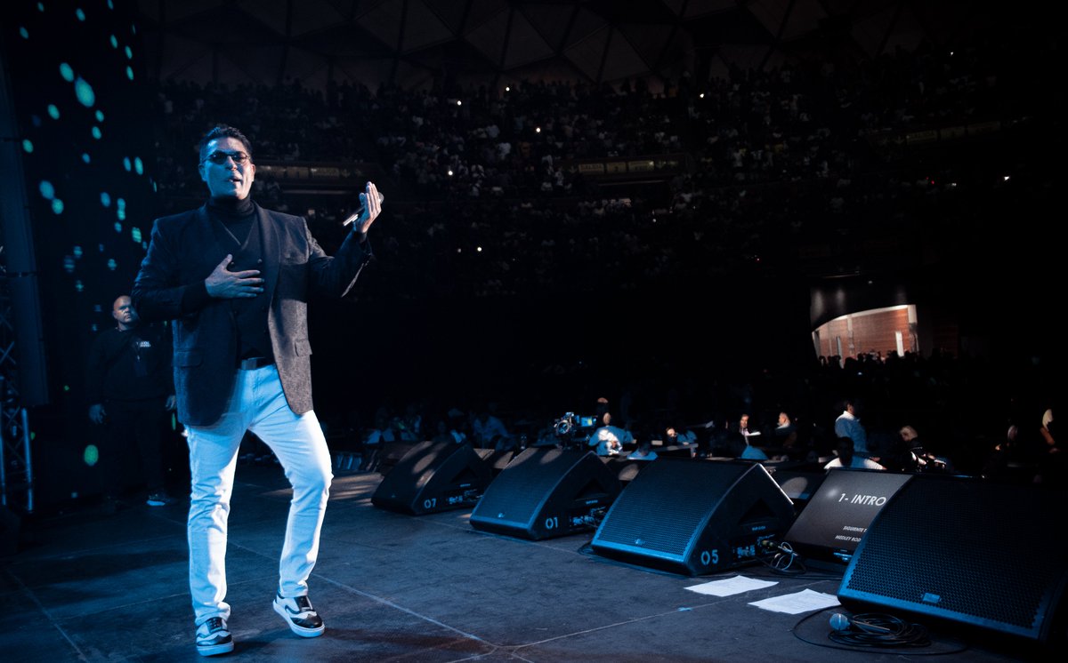 El Público del <a href="/PoliedrodeCCS/">Poliedro de Caracas</a>  bailó al ritmo de @josephamado
de principio a fin! Excelente Presentación <a href="/invershow/">INVERSHOW</a>