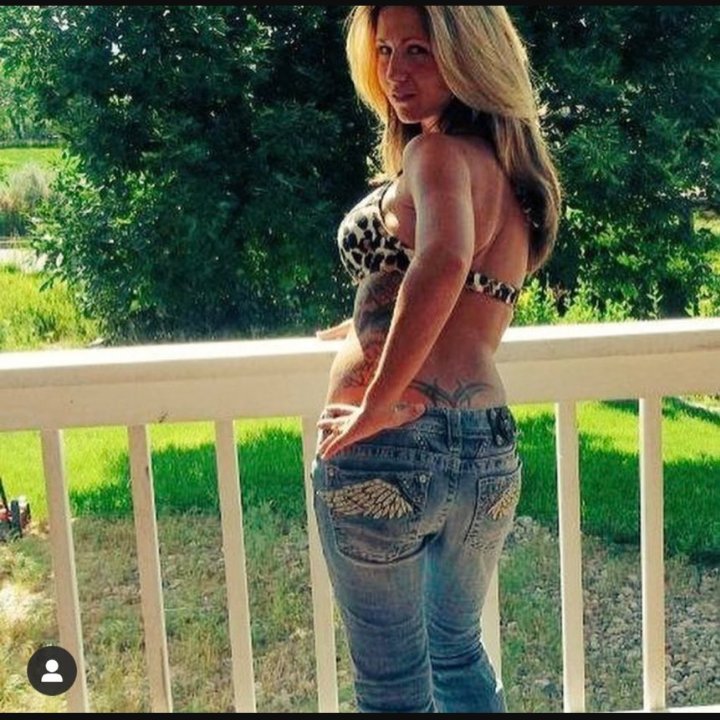 AntiTrump_Jan6's tweet photo. @EastEndJoe Her tramp stamp...family values
#grannybobo https://t.co/rEamlv1tXH
