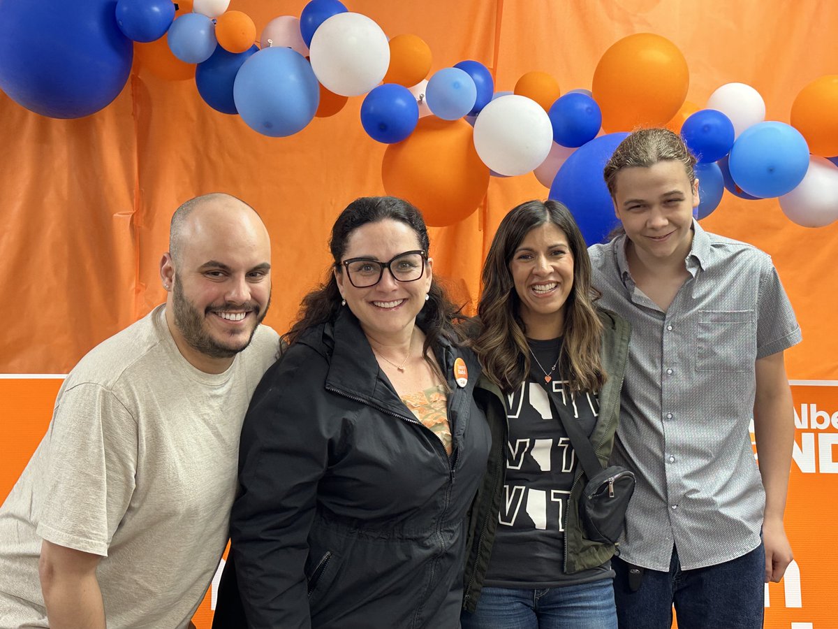 TaneenRudyk's tweet image. I'm so grateful for all of the volunteers who believe in #ABetterFuture that are joining me door-knocking in #FortSask &amp;amp; #Vegreville! With 14 days to the election, let's make a plan to vote. Thank you @rakhipancholi for bringing your energy!

Join us: taneenrudyk.albertandp.ca