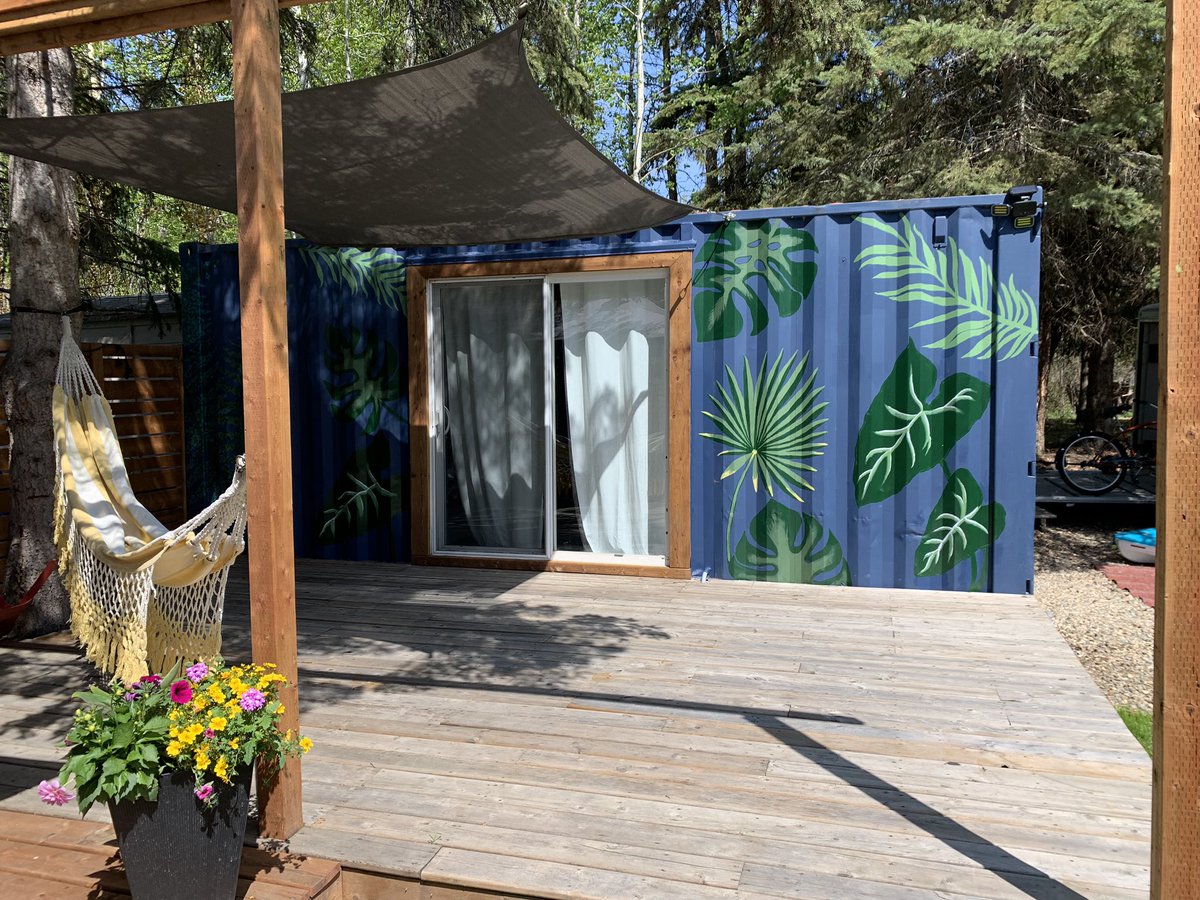 LOFT3DESIGN's tweet photo. Great weekend with my girls. We painted our #seacan turned #bunkhouse under the talents of @summerrainej @enjenn #pigeonlake #mural #artist #painting #tropical #botanicalart #goldendaysbeach #johnsoniabeach #leduc #leducartsfoundry #yegartist https://t.co/IqEjXaib2R