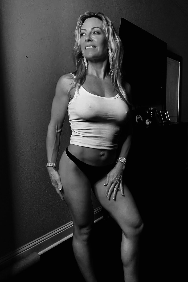 Confidence is sexy!! 👊🏻 @FitnessGurls