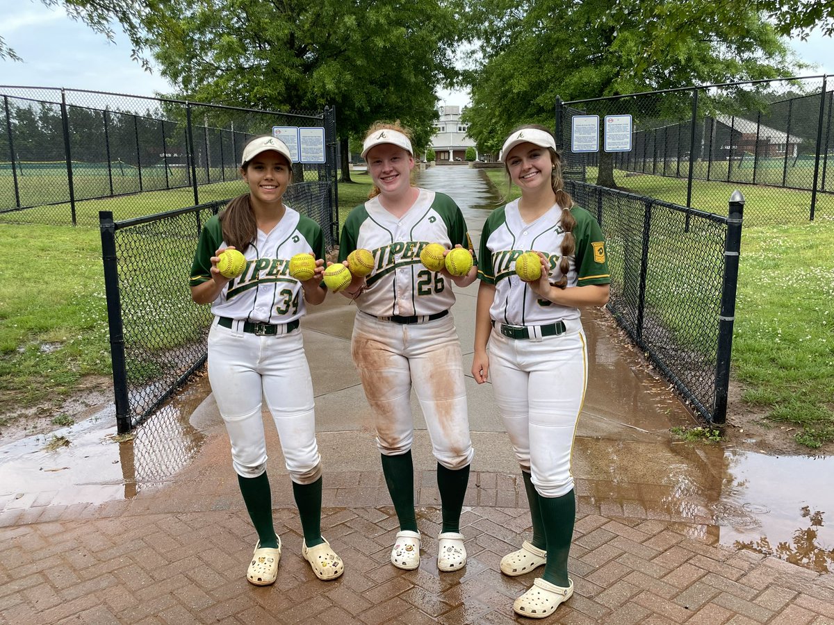 Despite a slow start on Saturday morning, the Vipers found their groove &amp; they were only stopped by Mother Nature on Sunday with rain cutting the tournament short.
Shoutout to this weekend’s 💣 squad
<a href="/KateSarago/">Kate Sarago</a> 💣 💣 
<a href="/AllisonOneacre/">Allison Oneacre</a> 💣 💣 💣 💣 
<a href="/MayeMaryn/">Maryn Maye</a> 💣